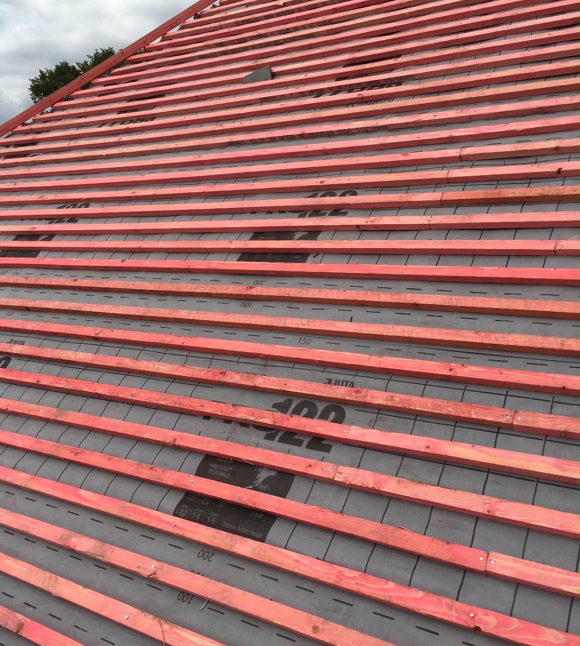 Slate tile batten layout before tiling